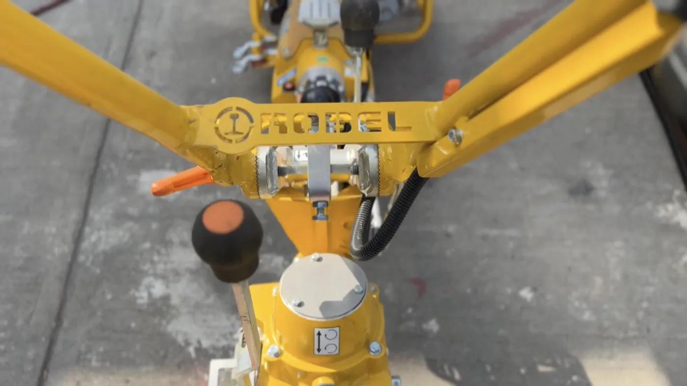 Esmeriladora de riel marca Robel para perfilado de cabeza de riel
